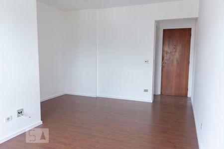 Sala de apartamento para alugar com 3 quartos, 70m² em Vila Firmiano Pinto, São Paulo