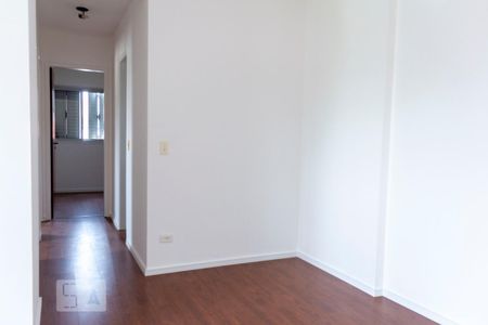 Sala de apartamento para alugar com 3 quartos, 70m² em Vila Firmiano Pinto, São Paulo