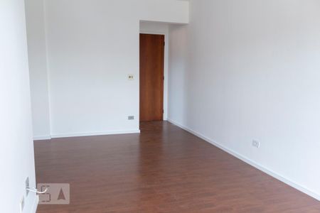 Sala de apartamento para alugar com 3 quartos, 70m² em Vila Firmiano Pinto, São Paulo