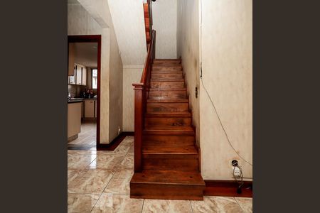 Apartamento à venda com 144m², 3 quartos e 2 vagasEscada de acesso ao segundo andar