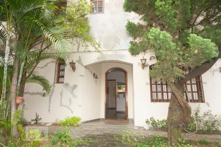 Casa para alugar com 400m², 4 quartos e 5 vagasFachada