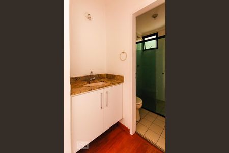 Apartamento para alugar com 90m², 3 quartos e 1 vagaBanheiro do Corredor