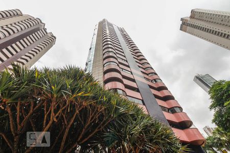 Apartamento à venda com 440m², 4 quartos e 4 vagas Apartamento à venda com 440m², 4 quartos e 4 vagasFachada