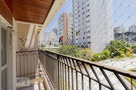 Apartamento à venda com 132m², 3 quartos e 2 vagas Apartamento à venda com 132m², 3 quartos e 2 vagasVaranda