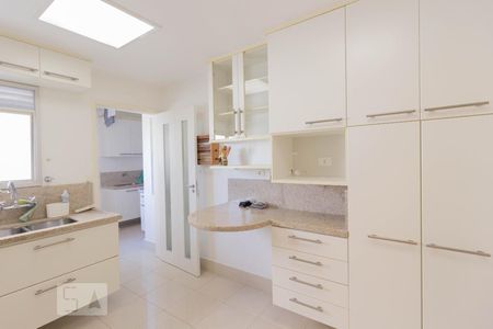 Apartamento à venda com 132m², 3 quartos e 2 vagas Apartamento à venda com 132m², 3 quartos e 2 vagasCozinha