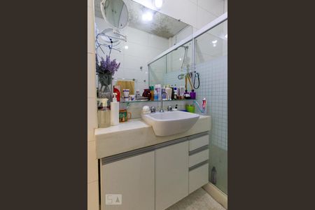 Apartamento à venda com 60m², 3 quartos e sem vagaBanheiro Corredor