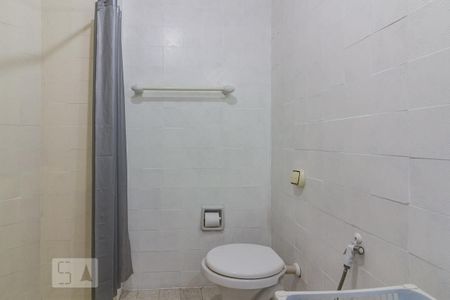 Banheiro de kitnet/studio para alugar com 1 quarto, 29m² em Centro Histórico, Porto Alegre
