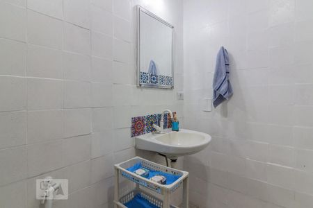 Banheiro de kitnet/studio para alugar com 1 quarto, 29m² em Centro Histórico, Porto Alegre