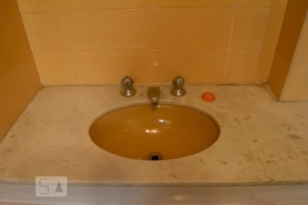 Apartamento à venda com 110m², 3 quartos e 2 vagasBANHEIRO SUITE