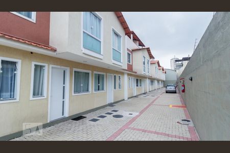 Casa de condomínio para alugar com 80m², 2 quartos e 1 vaga Casa de condomínio para alugar com 80m², 2 quartos e 1 vagaFachada