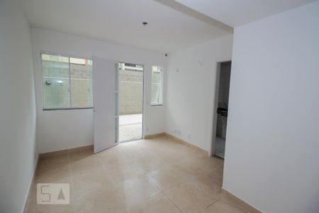 Sala de casa de condomínio para alugar com 2 quartos, 80m² em Riachuelo, Rio de Janeiro