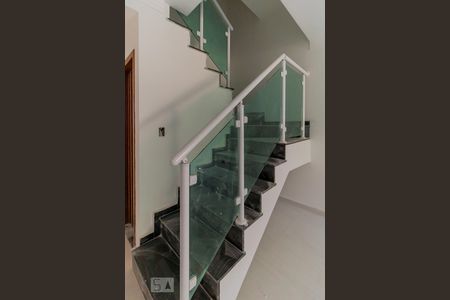 Escada de casa à venda com 3 quartos, 180m² em Jardim Fernandes, São Paulo