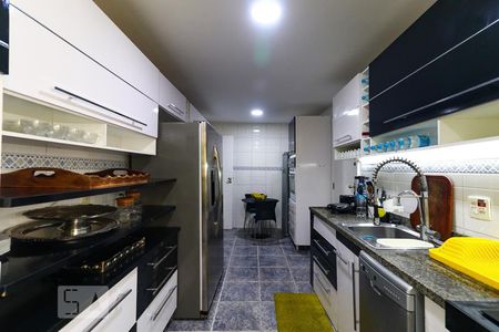 Apartamento à venda com 212m², 4 quartos e 2 vagasCozinha