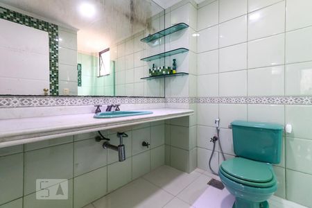 Apartamento à venda com 212m², 4 quartos e 2 vagasBanheiro da Suíte 3