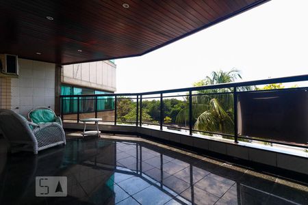 Apartamento à venda com 212m², 4 quartos e 2 vagasVaranda