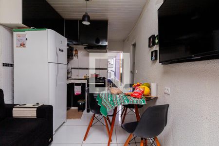 Casa à venda com 600m², 5 quartos e 2 vagasCasa 2: Sala e Cozinha