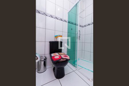 Casa à venda com 600m², 5 quartos e 2 vagasCasa 1: Banheiro 2