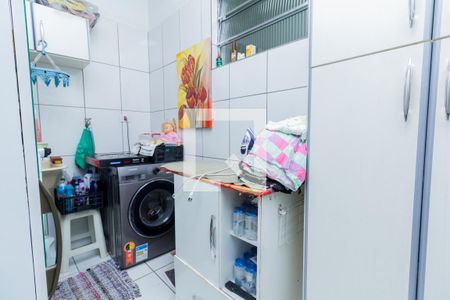 Casa à venda com 600m², 5 quartos e 2 vagasCasa 1: Área de Serviço