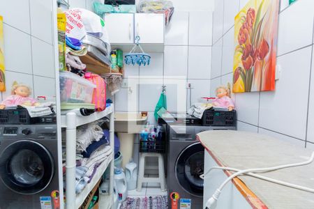 Casa à venda com 600m², 5 quartos e 2 vagasCasa 1: Área de Serviço