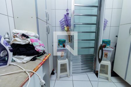 Casa à venda com 600m², 5 quartos e 2 vagasCasa 1: Área de Serviço