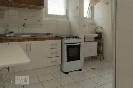 Cozinha de apartamento para alugar com 1 quarto, 50m² em Bosque da Saúde, São Paulo