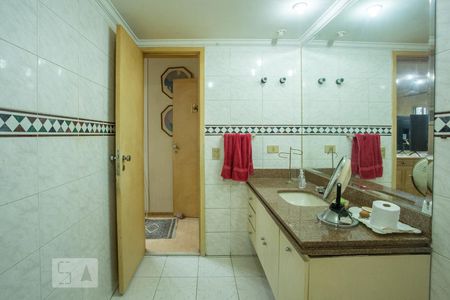 Banheiro da Suíte de apartamento à venda com 4 quartos, 200m² em Vila Monte Alegre, São Paulo