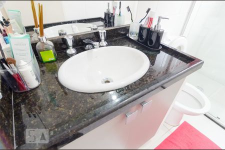 Casa de condomínio para alugar com 200m², 3 quartos e 3 vagasBanheiro Suíte
