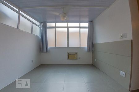 Quarto de kitnet/studio para alugar com 1 quarto, 41m² em Rio Branco, Porto Alegre