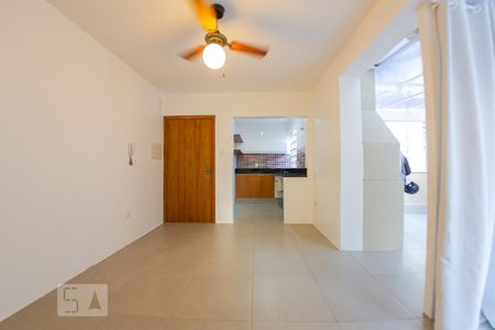 Sala de kitnet/studio para alugar com 1 quarto, 41m² em Rio Branco, Porto Alegre