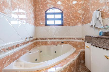 Casa à venda com 240m², 3 quartos e 2 vagasBanheiro da Suíte 1