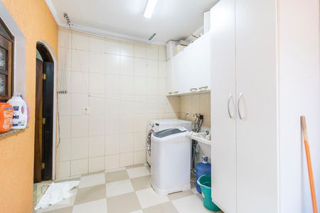 Casa à venda com 240m², 3 quartos e 2 vagasÁrea de Serviço