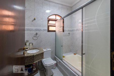 Casa à venda com 240m², 3 quartos e 2 vagasBanheiro da Suíte 2