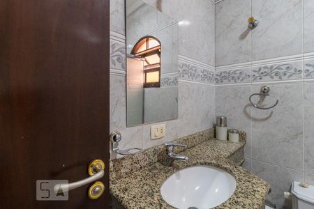 Casa à venda com 240m², 3 quartos e 2 vagasBanheiro da Suíte 2