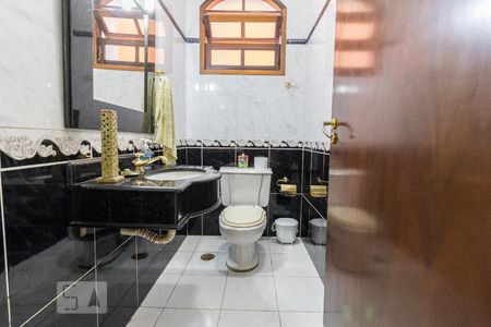 Casa à venda com 240m², 3 quartos e 2 vagasLavabo
