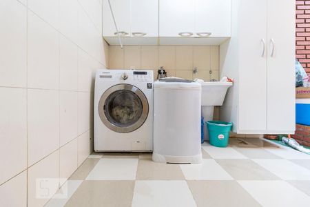 Casa à venda com 240m², 3 quartos e 2 vagasÁrea de Serviço