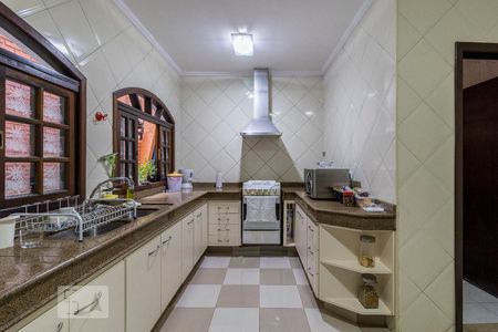 Casa à venda com 240m², 3 quartos e 2 vagasCozinha