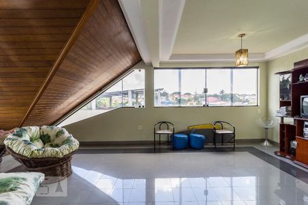Casa à venda com 240m², 3 quartos e 2 vagasCobertura