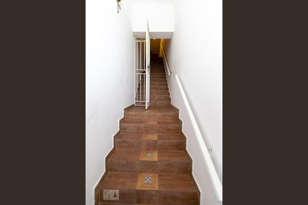 Casa para alugar com 170m², 3 quartos e sem vaga Casa para alugar com 170m², 3 quartos e sem vagaEscadas - entrada do imóvel