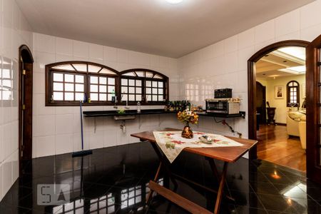 Casa à venda com 500m², 4 quartos e 7 vagas Casa à venda com 500m², 4 quartos e 7 vagasCozinha 2