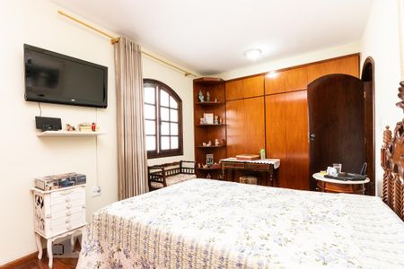 Casa à venda com 500m², 4 quartos e 7 vagas Casa à venda com 500m², 4 quartos e 7 vagasQuarto suíte
