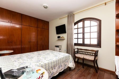 Casa à venda com 500m², 4 quartos e 7 vagas Casa à venda com 500m², 4 quartos e 7 vagasQuarto suíte