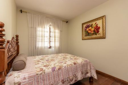 Casa à venda com 500m², 4 quartos e 7 vagas Casa à venda com 500m², 4 quartos e 7 vagasQuarto 2