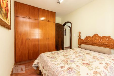 Casa à venda com 500m², 4 quartos e 7 vagas Casa à venda com 500m², 4 quartos e 7 vagasQuarto 2