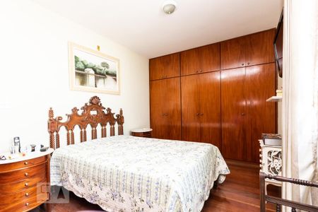 Casa à venda com 500m², 4 quartos e 7 vagas Casa à venda com 500m², 4 quartos e 7 vagasQuarto suíte