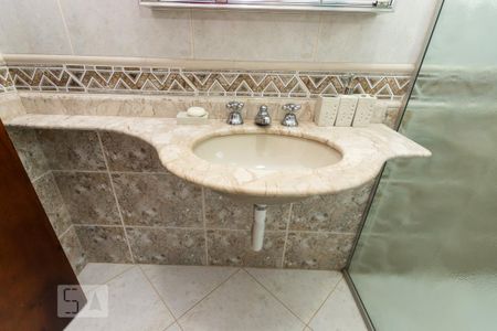 Casa à venda com 500m², 4 quartos e 7 vagas Casa à venda com 500m², 4 quartos e 7 vagasBanheiro 1