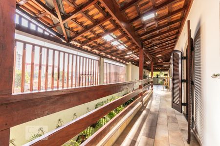 Casa à venda com 500m², 4 quartos e 7 vagas Casa à venda com 500m², 4 quartos e 7 vagasCorredor superior