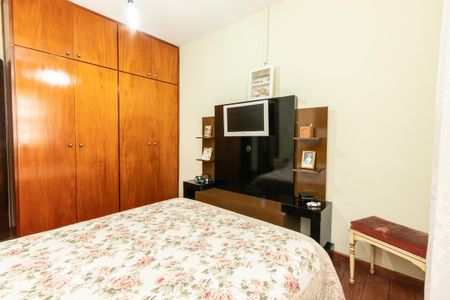 Casa à venda com 500m², 4 quartos e 7 vagas Casa à venda com 500m², 4 quartos e 7 vagasQuarto 1