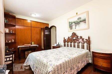 Casa à venda com 500m², 4 quartos e 7 vagas Casa à venda com 500m², 4 quartos e 7 vagasQuarto suíte