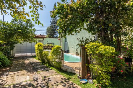 Casa à venda com 500m², 4 quartos e 7 vagas Casa à venda com 500m², 4 quartos e 7 vagasJardim