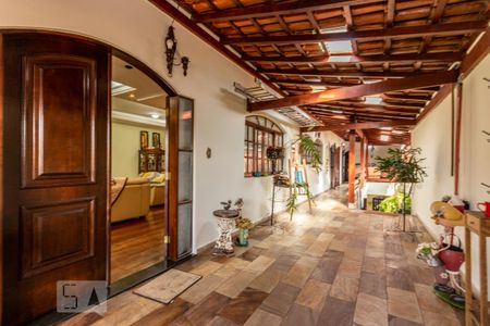 Casa à venda com 500m², 4 quartos e 7 vagas Casa à venda com 500m², 4 quartos e 7 vagasCorredor superior